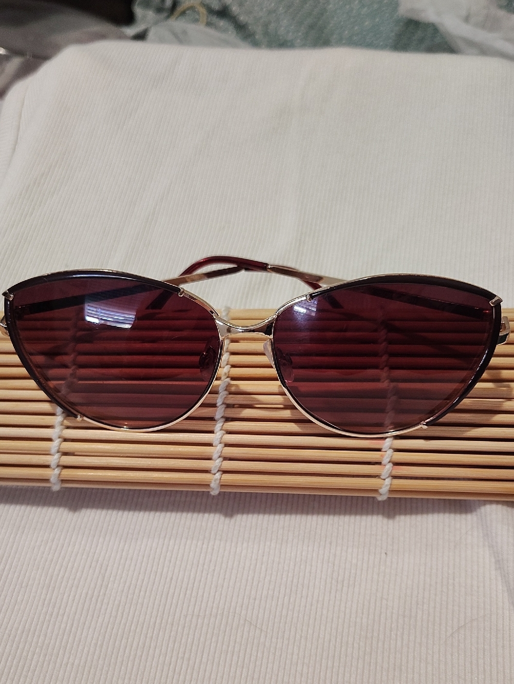 Gold Frame Vintage Cat-Eye Metal Sunglasses Excellent Pre-owned Condition 100 UV